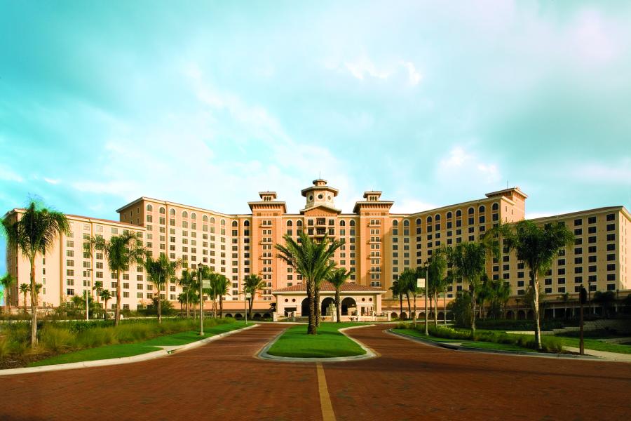 The exterior of a large beautiful resort, Rosen Shingle Creek.