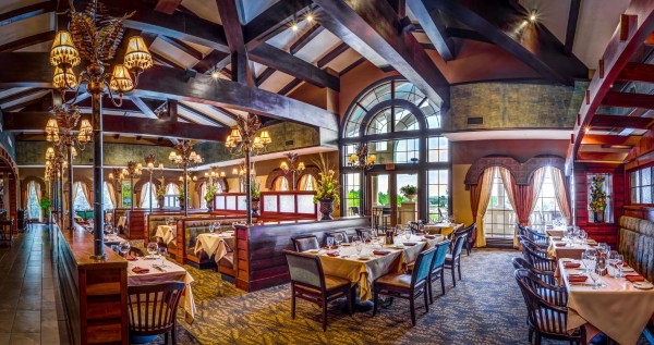 The elegant dining room of A Land Remembered, a restaurant at Rosen Shingle Creek perfect for a romantic holiday date night in Orlando.