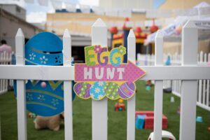 Easter in Orlando - a pastel-colored sign directs guests to an egg hunt