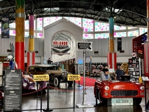 Image of cars outside the Orlando Auto Museum in Dezerland Park, the perfect place to go for Father's Day.