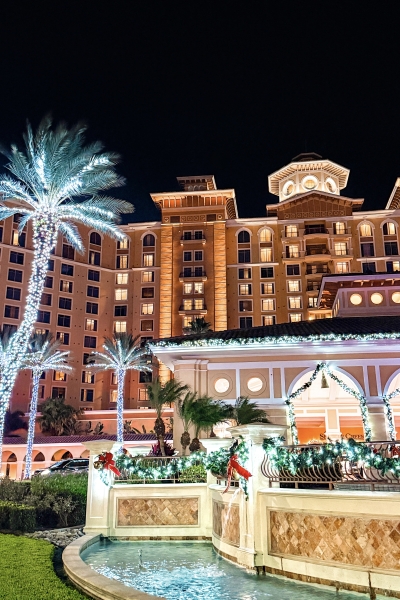 The front entrance of Rosen Shingle Creek decorated with twinkling Christmas lights.